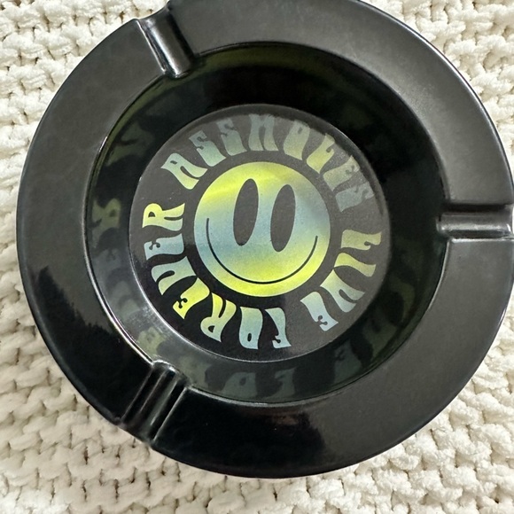 ALF PLASTIC ASHTRAY - Picture 4 of 9